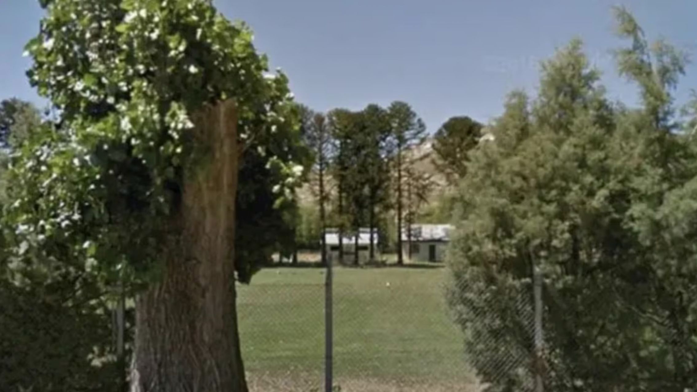 Tragedia en un campamento: un arco de fútbol cayó sobre un nene