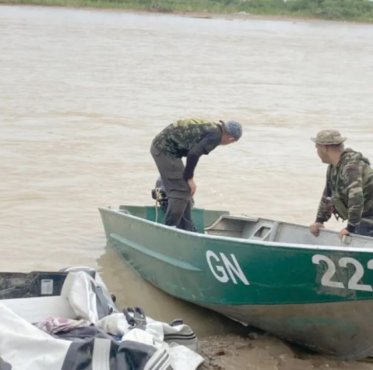 Secuestraron casi 26 kilos de pasta base que flotaban en el río Bermejo