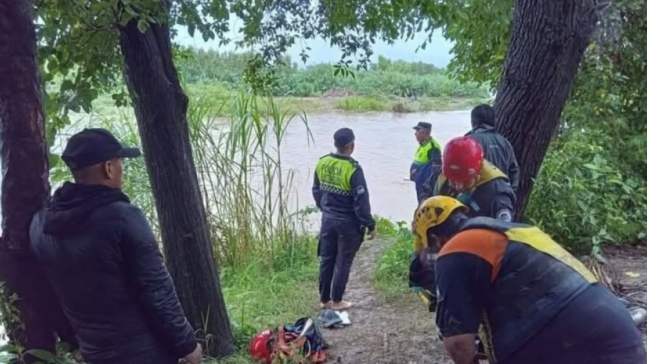 Hallaron el cuerpo del padre norteño que se arrojó al río para salvar a sus hijos
