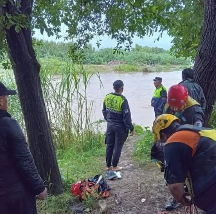 Hallaron el cuerpo del padre norteño que se arrojó al río para salvar a sus hijos