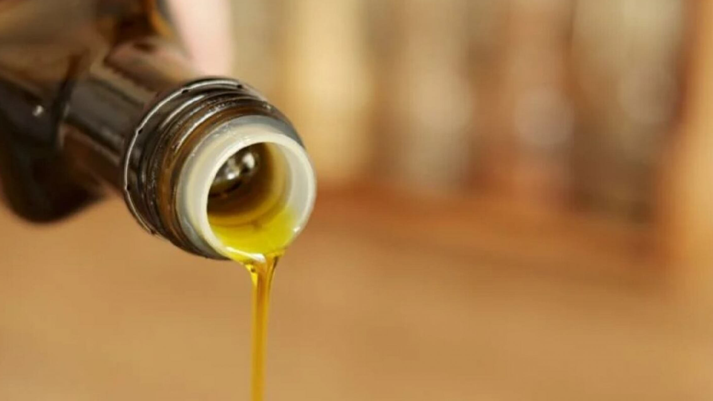 Prohibieron la venta de un conocido aceite de oliva: varias familias lo compraban