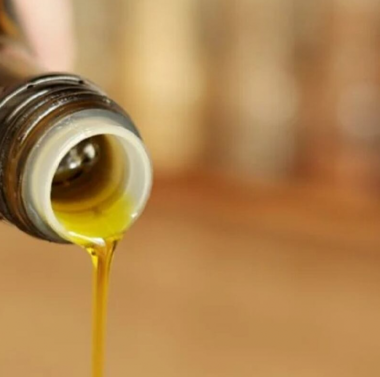 Prohibieron la venta de un conocido aceite de oliva: varias familias lo compraban