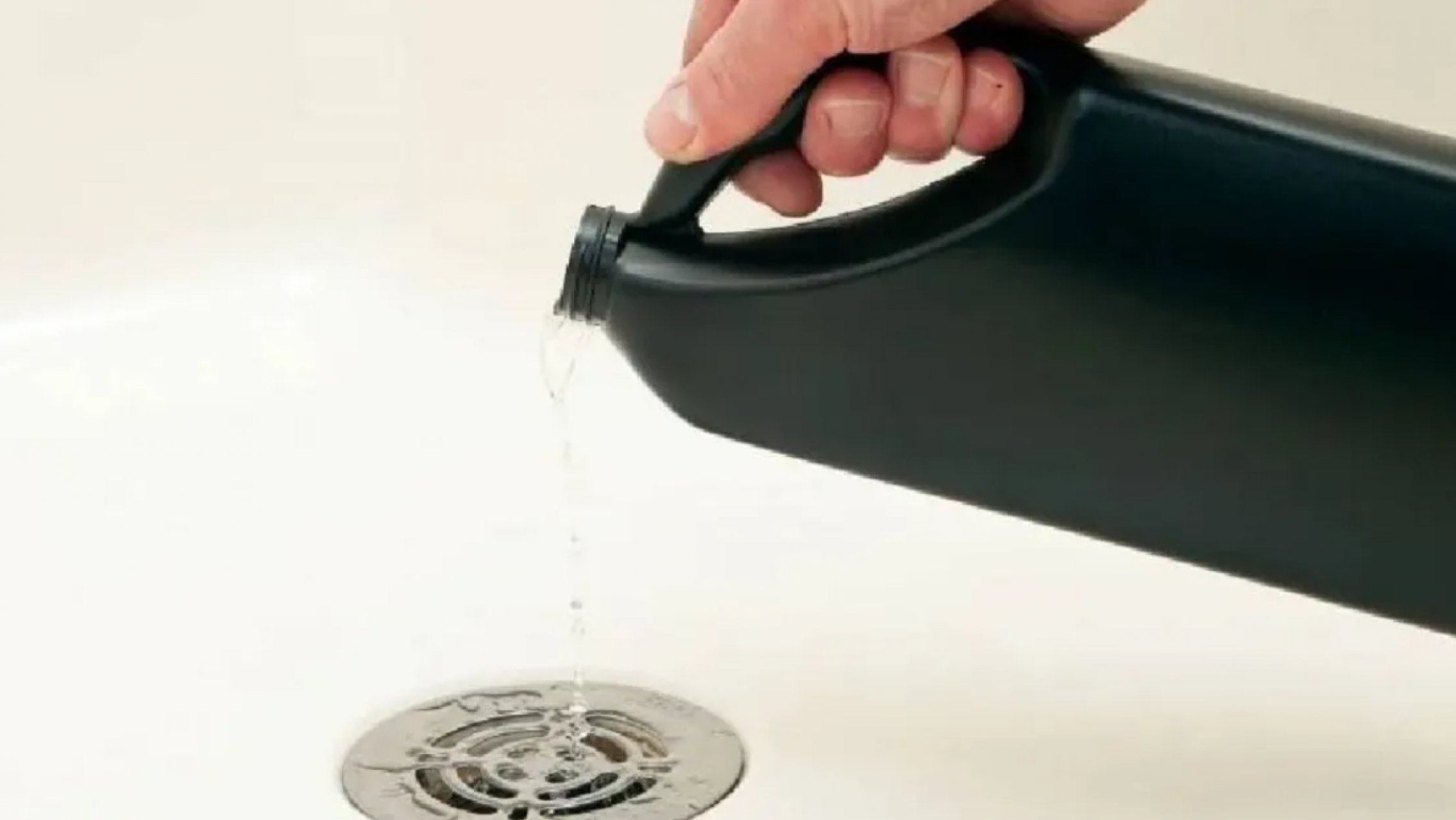 ANMAT prohibió un destapacañerías por contener una sustancia en niveles peligrosos