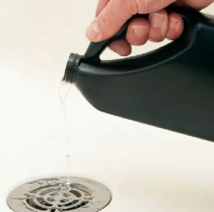 ANMAT prohibió un destapacañerías por contener una sustancia en niveles peligrosos