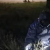 Hallaron sin vida a un joven en un descampado: investigan un posible crimen