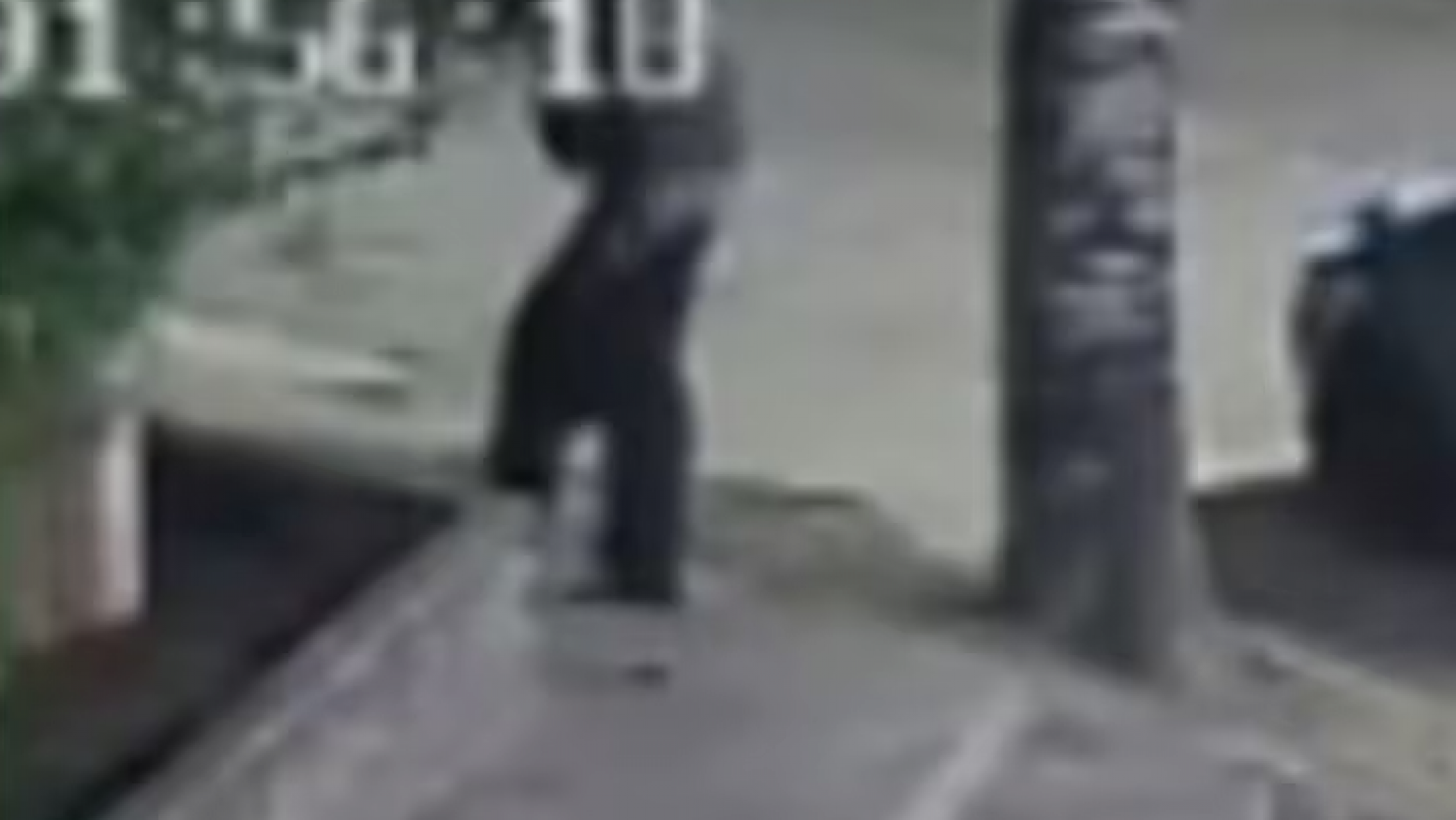 Lo asaltaron en la vereda, entregó el celular y aun así terminó de la peor manera