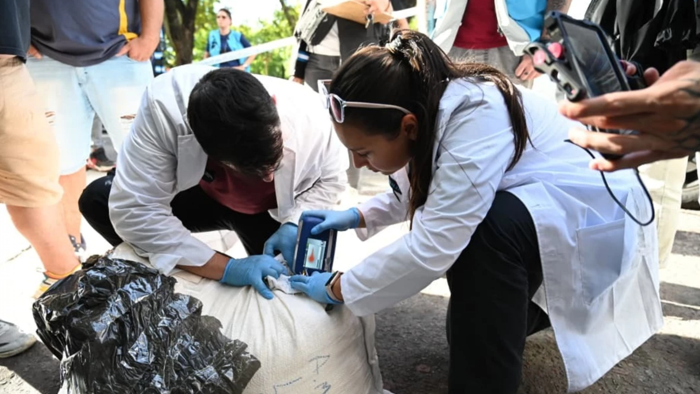 Arrestaron a siete bolivianos por tener 15 kilos de cocaína ocultos en alimentos