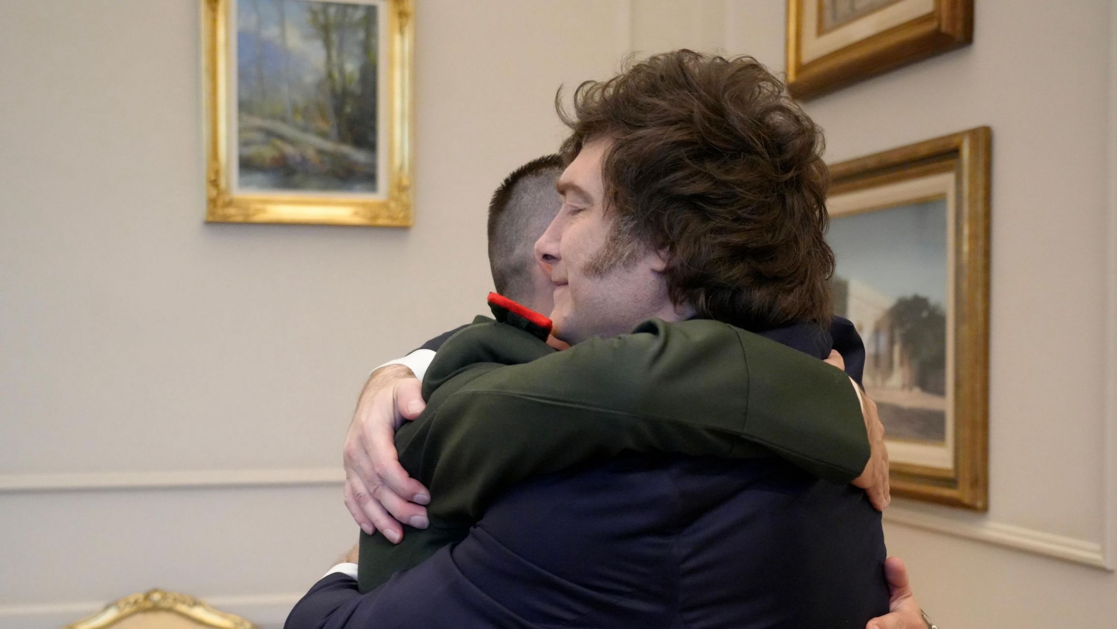 Milei recibió a Nahuel Gallo tras 448 días preso en Venezuela y apuntó contra el régimen chavista