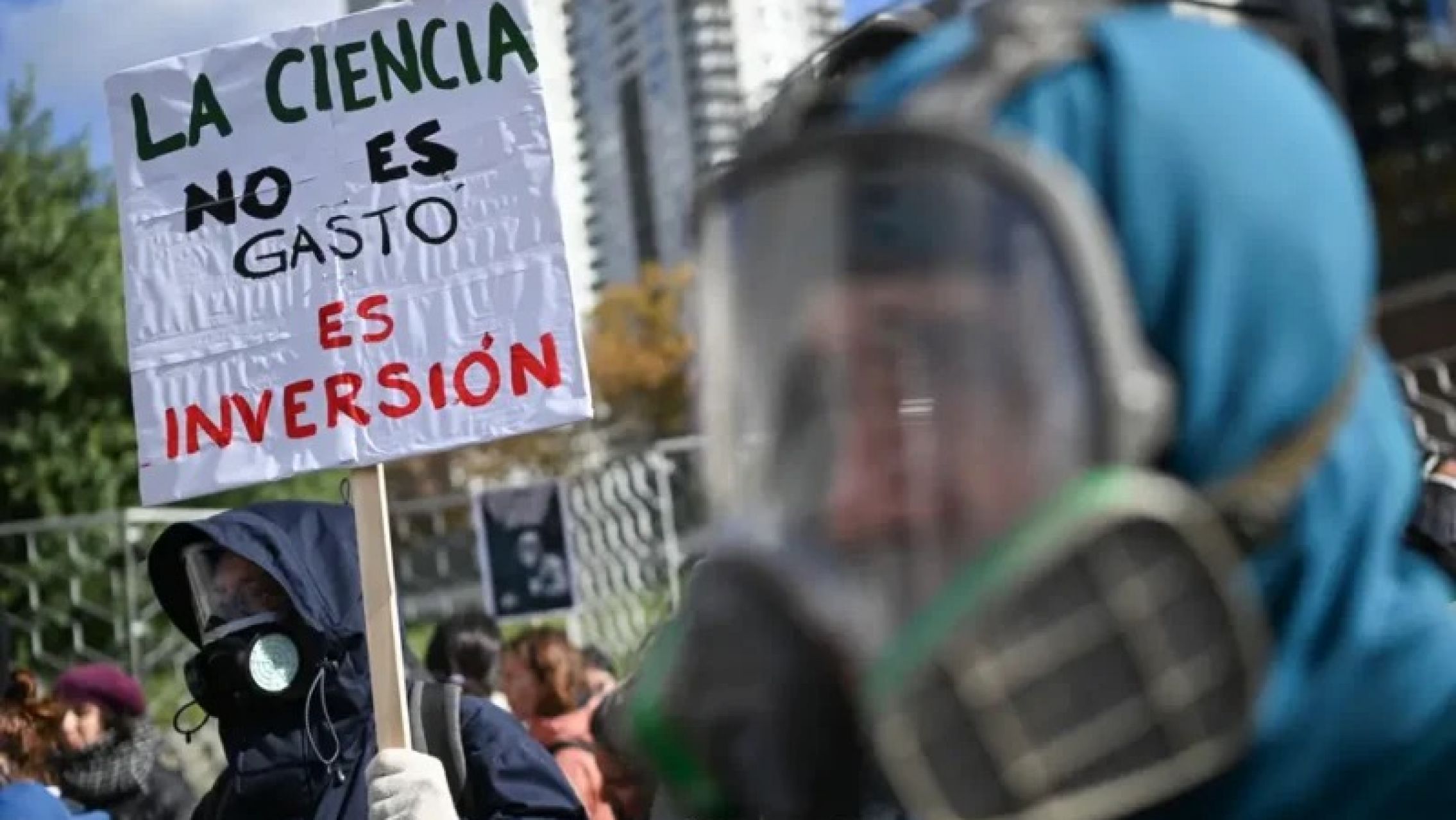 Crisis en la ciencia argentina: el legado de Houssay choca con el ajuste y la falta de rumbo