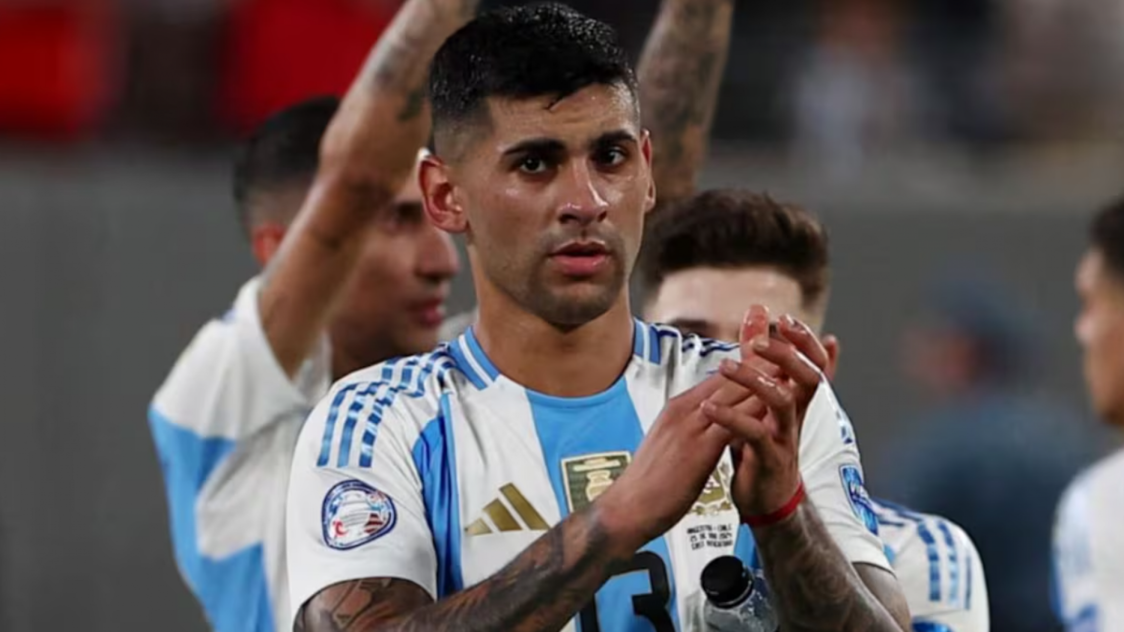 Cuti Romero salió entre lágrimas y preocupa su rodilla a dos meses del Mundial