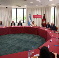 Provincia congelar&aacute; sueldos de funcionarios y estima ahorrar $2.000 millones
