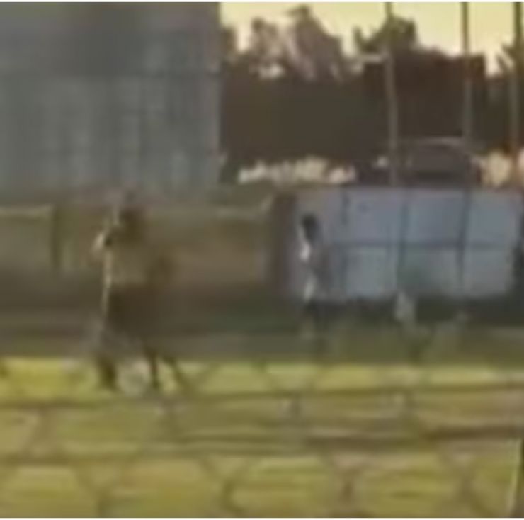 Brutal agresión en el ascenso: un futbolista atacó al árbitro