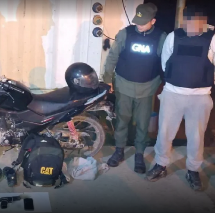 Cayó en el norte salteño un peligroso prófugo que circulaba armado en moto