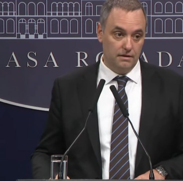 Milei blindó a Adorni y Caputo salió a defenderlo: "No tiene ningún efecto en la economía"