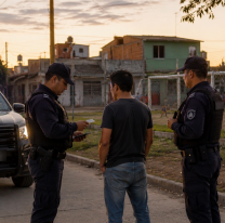 Cay&oacute; en un control policial y descubrieron que ten&iacute;a pedido de captura