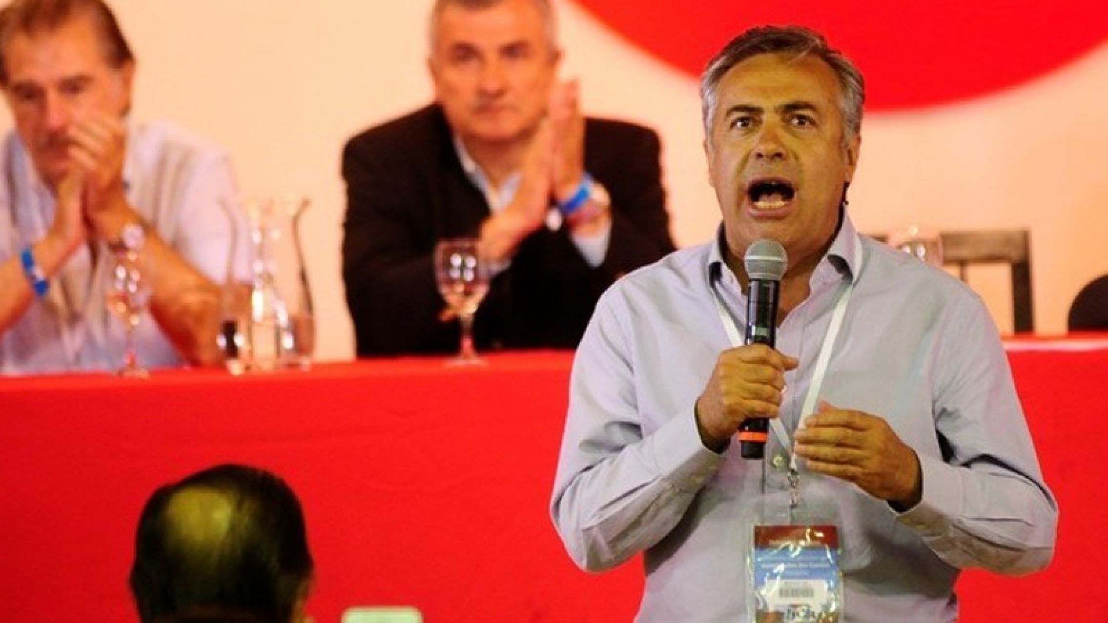 Cornejo criticó la quita de subsidios al transporte: "Es una decisión tonta, ridícula, poco inteligente"