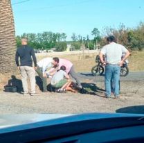 Un hombre se cayó de la moto y Lacalle Pou bajó a auxiliarlo