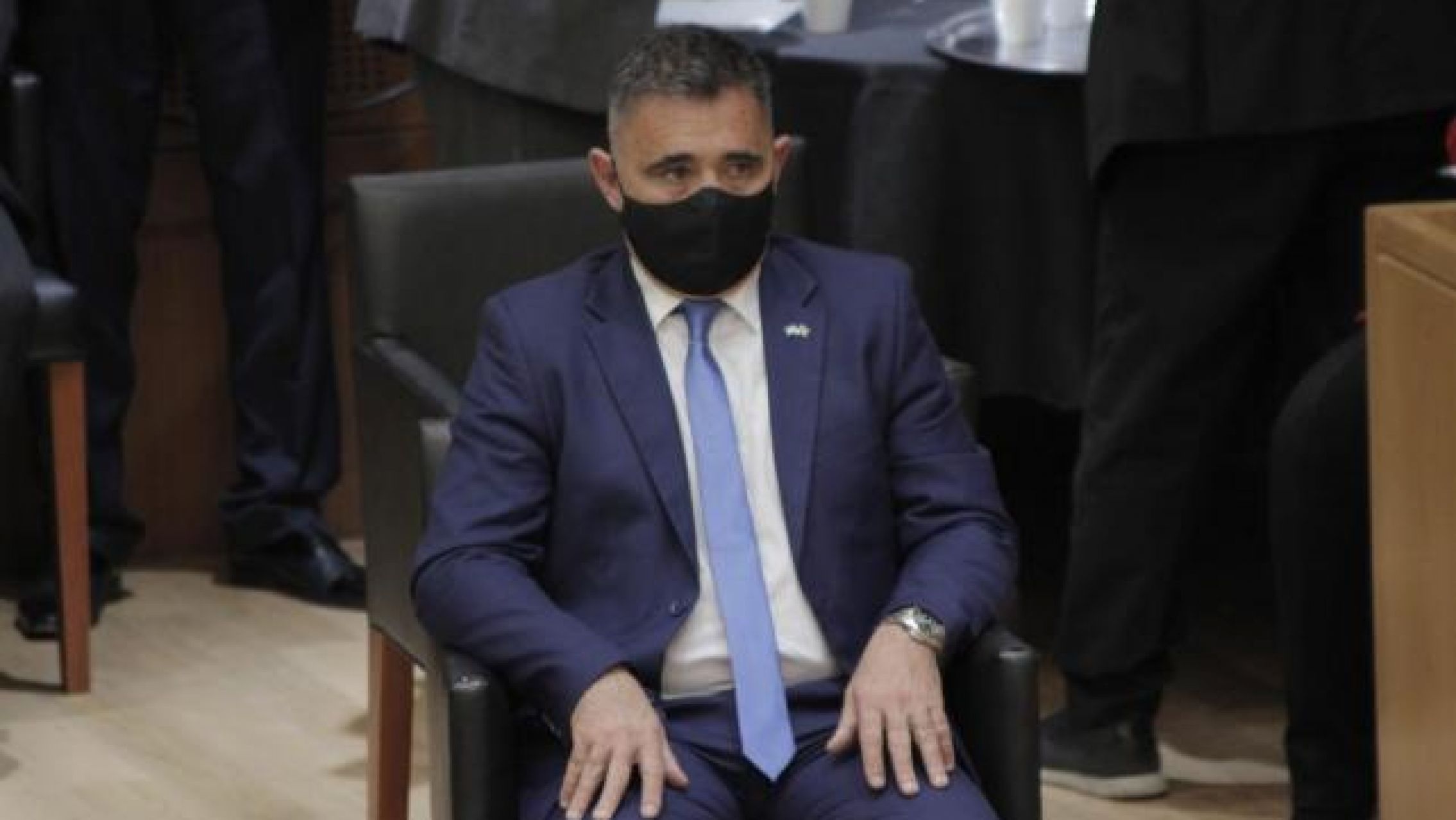 Un legislador describió como "planeros" a tucumanos que recibieron al Presidente