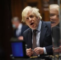 Boris Johnson admite errores y pide disculpas por su gesti&oacute;n del coronvirus