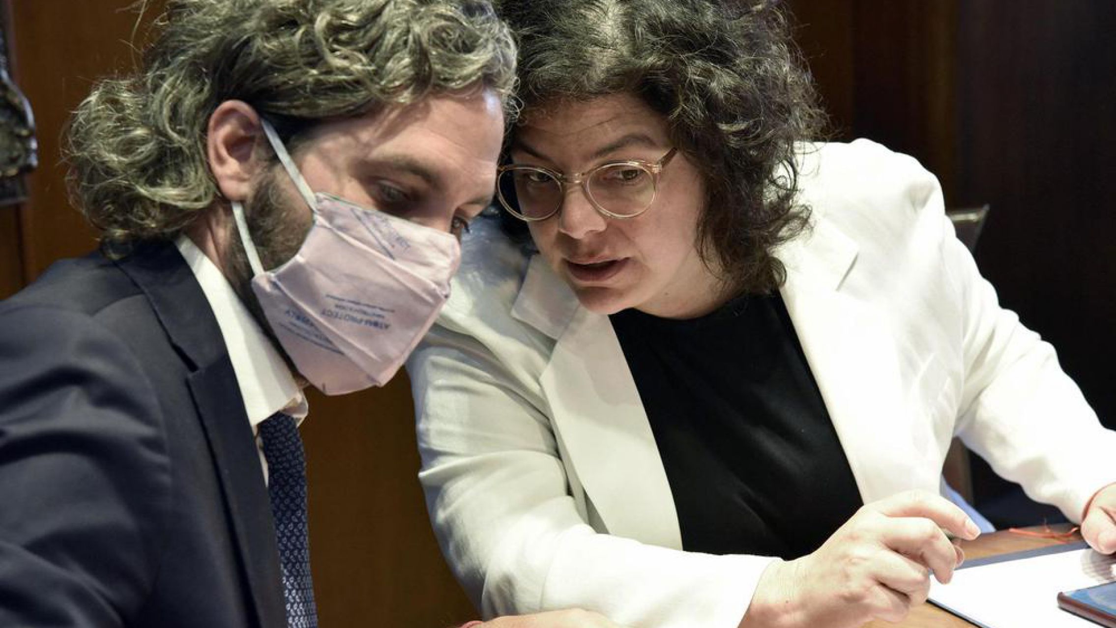 El Gobierno volverá a restringir las reuniones sociales y también planea hacer lo mismo con bares y restaurantes