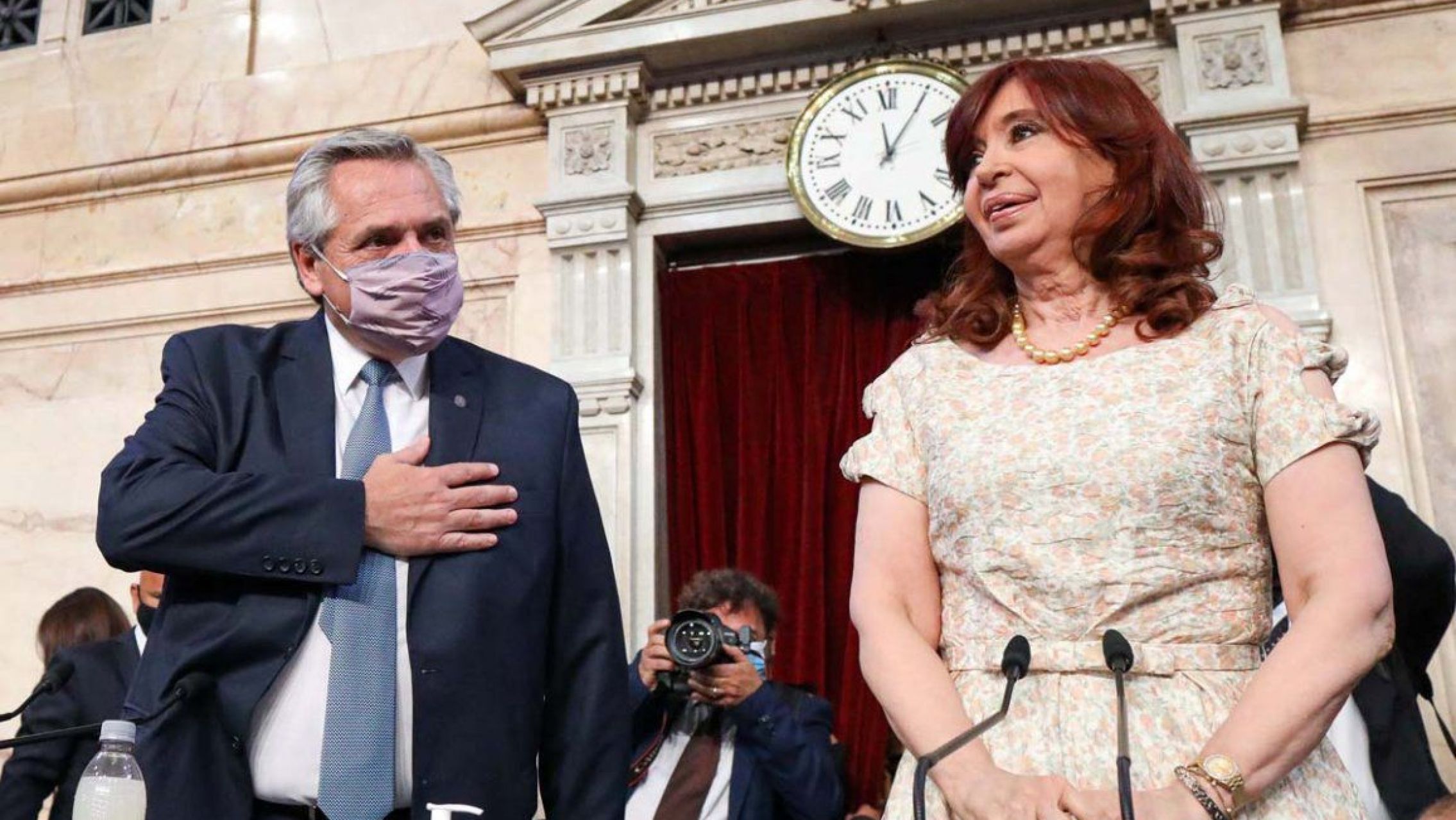 Crece la imagen negativa de Alberto Fernández y Cristina Kirchner: un 58% desaprueba su gestión