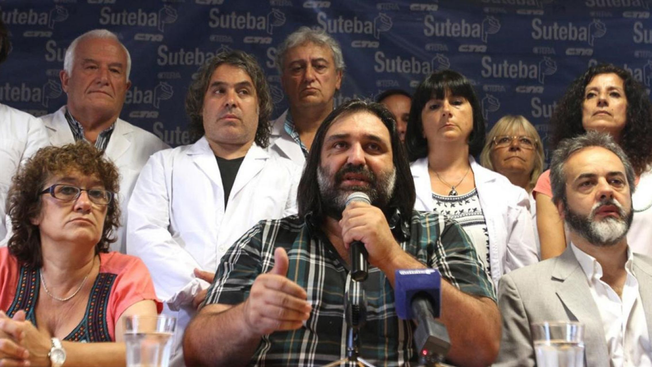 Docentes bonaerenses presionan a Axel Kicillof para que suspenda las clases