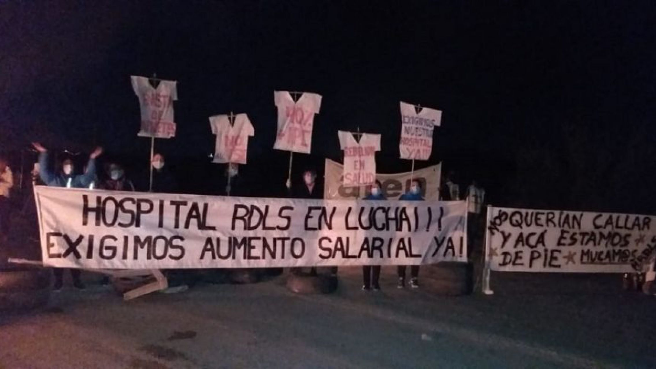 Fuerte tensión entre camioneros y enfermeros que cortan la ruta a Vaca Muerta