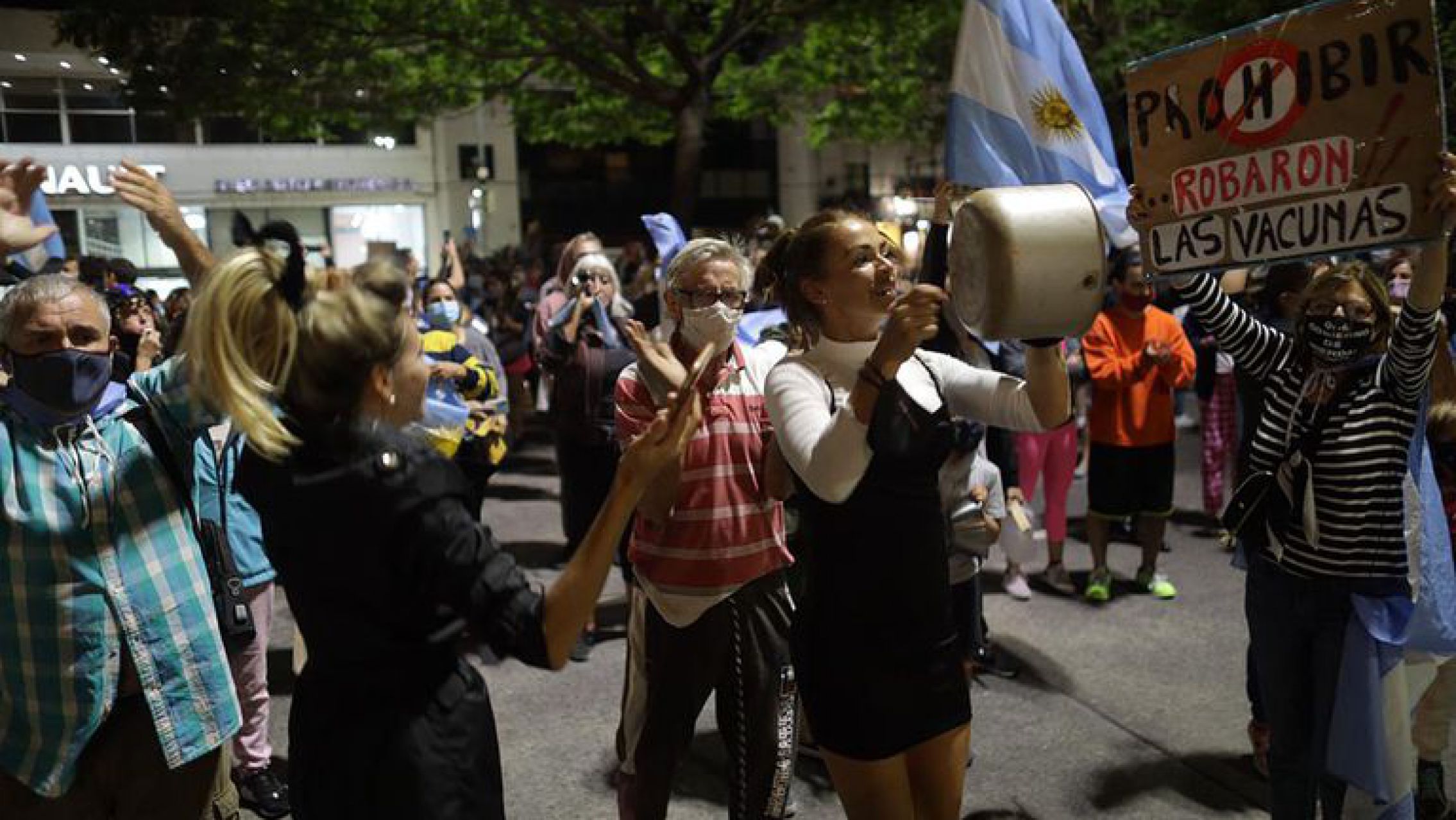 Los trabajadores gastronómicos anunciaron que no acataran las restricciones impuestas por el Gobierno nacional