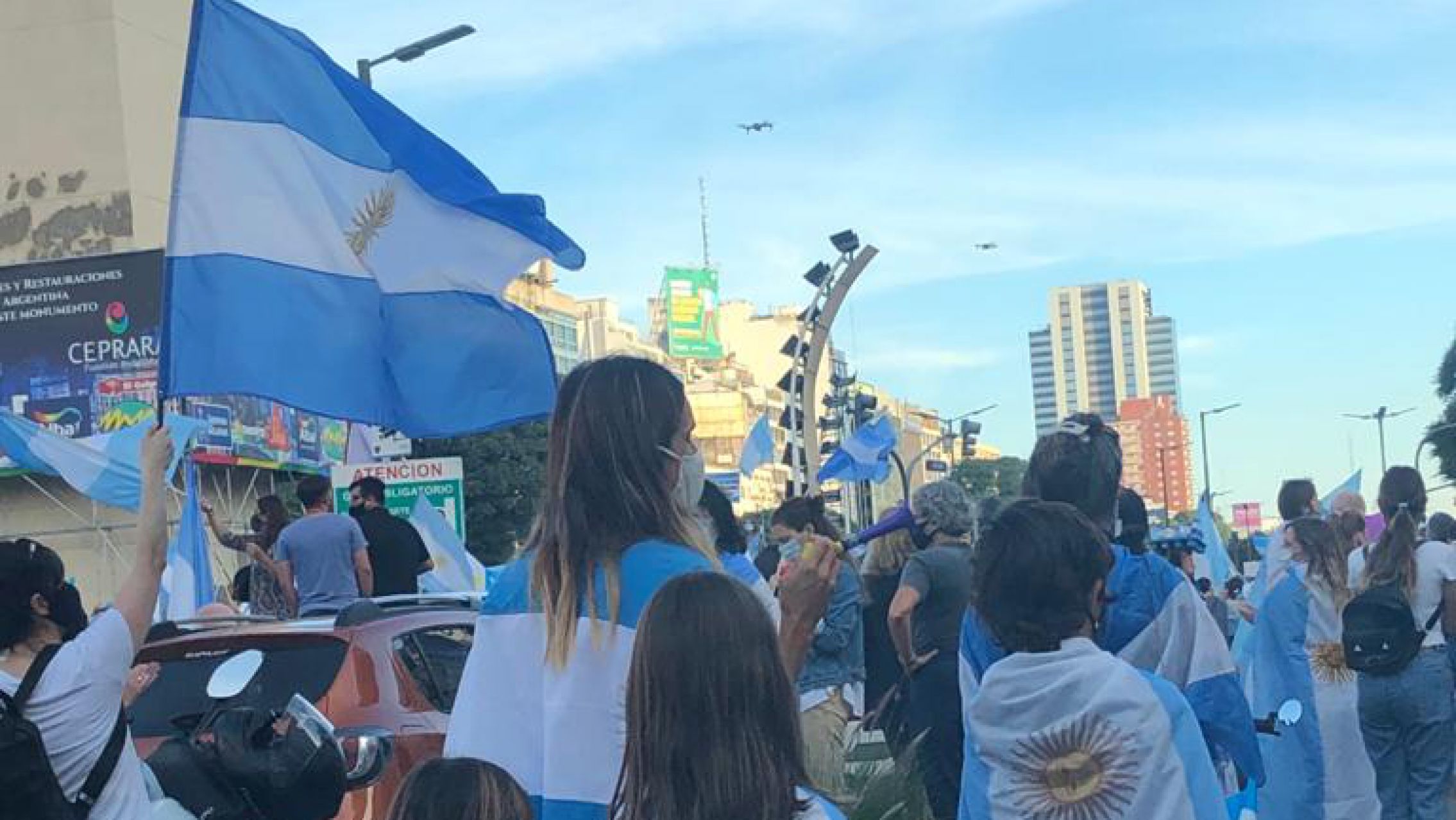 Protesta masiva en Olivos y el Obelisco contra las nuevas restricciones del Gobierno