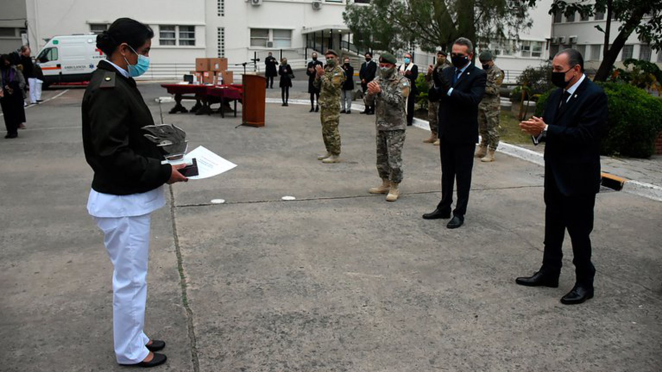 Una enfermera del Hospital Militar fue premiada por su trabajo destacado durante la pandemia