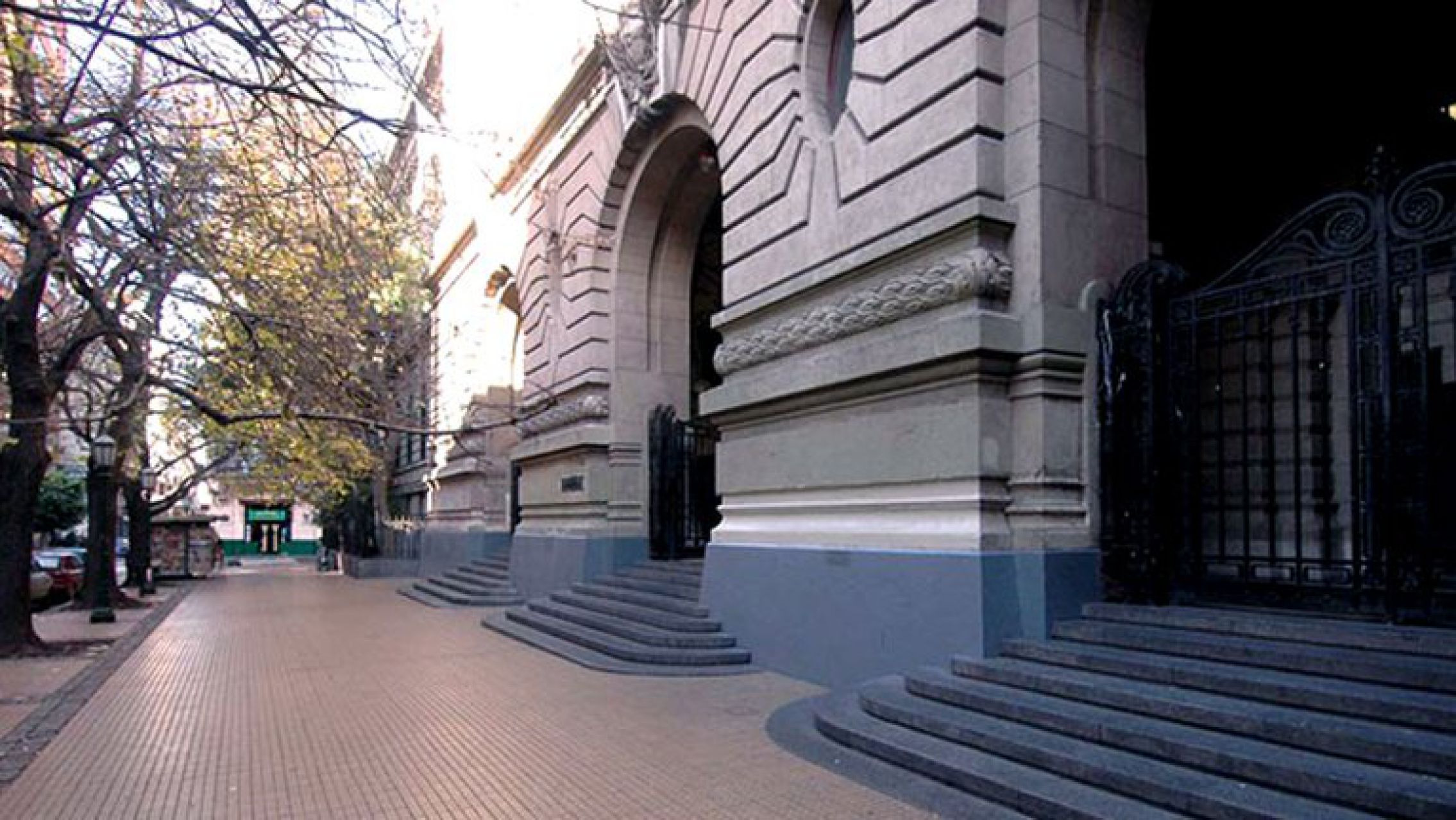 El Colegio Nacional de Buenos Aires volvió a las clases presenciales y se les descontará a los maestros que no asistieron