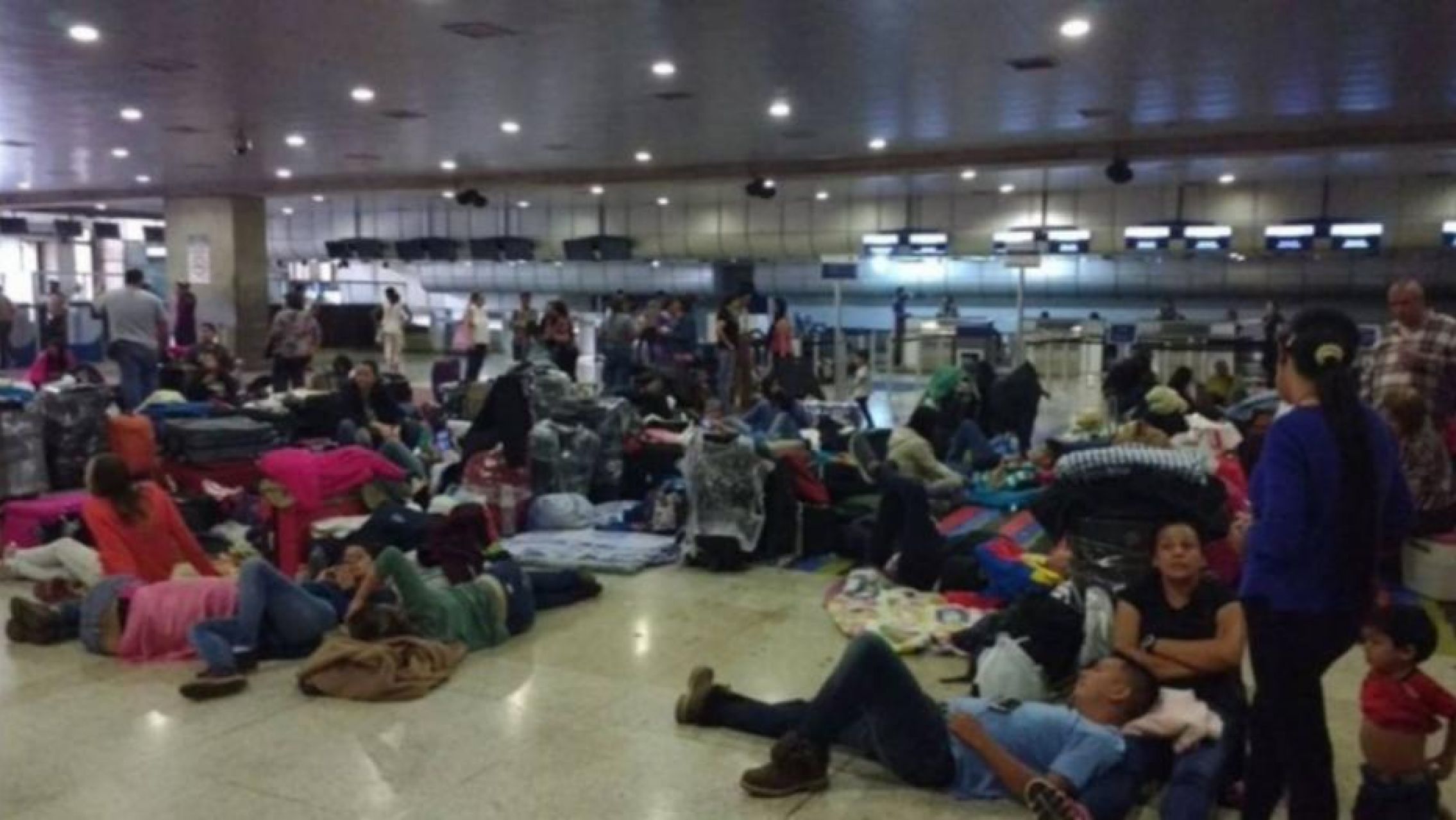 Amnistía Internacional considera que la medida de no dejar ingresar a los argentinos que viajaron viola los derechos humanos