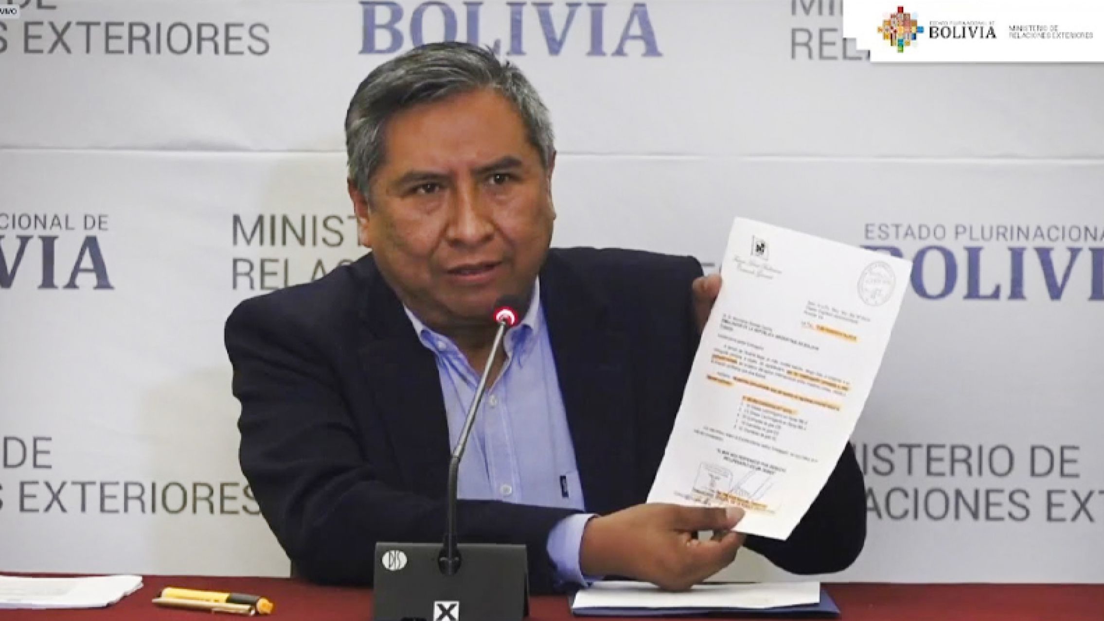 El Gobierno de Bolivia presentó una denuncia contra Mauricio Macri por haber enviado material bélico a su país