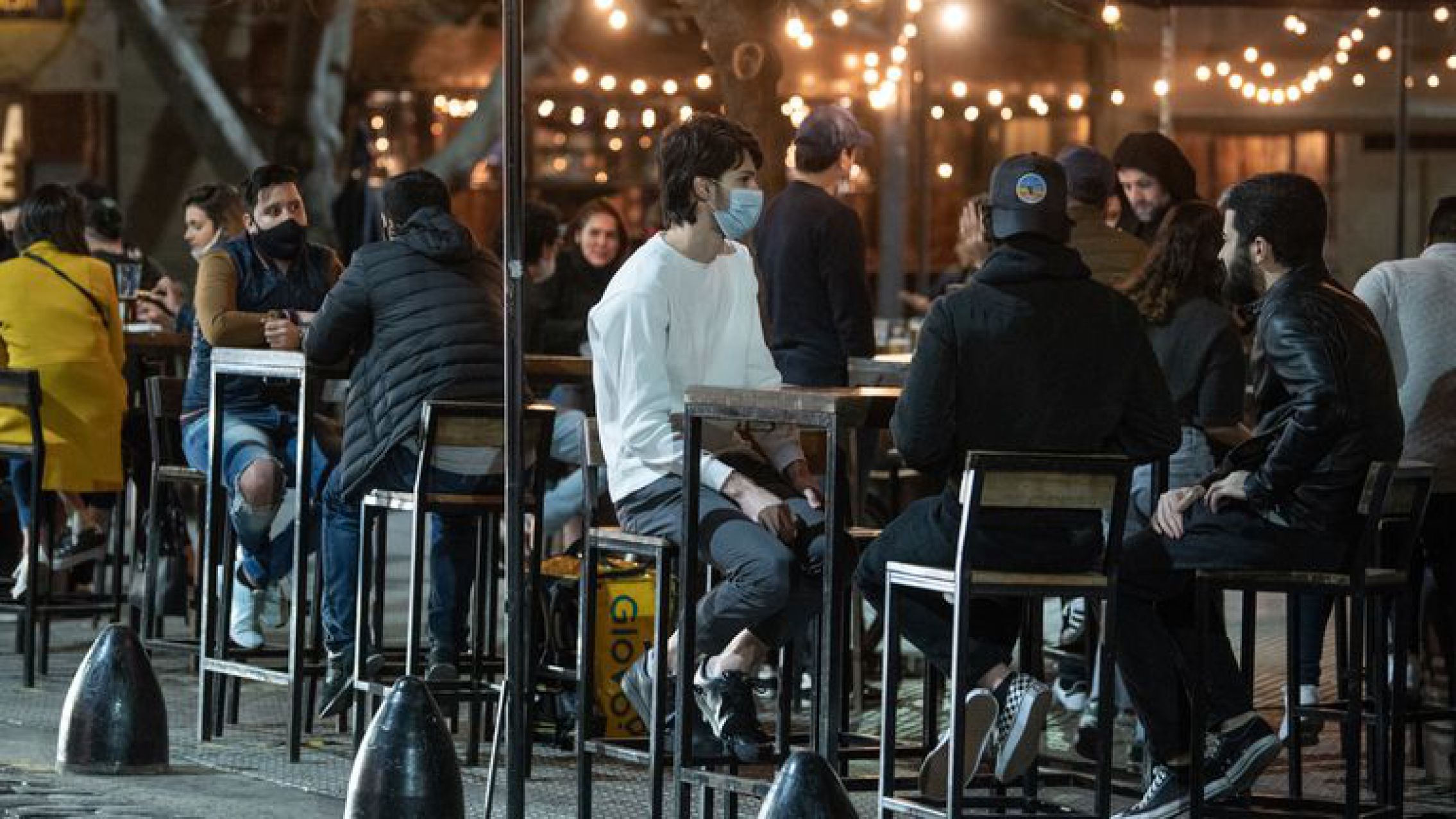 La provincia de Buenos Aires analiza que solo los vacunados ingresen a los bares y restaurantes