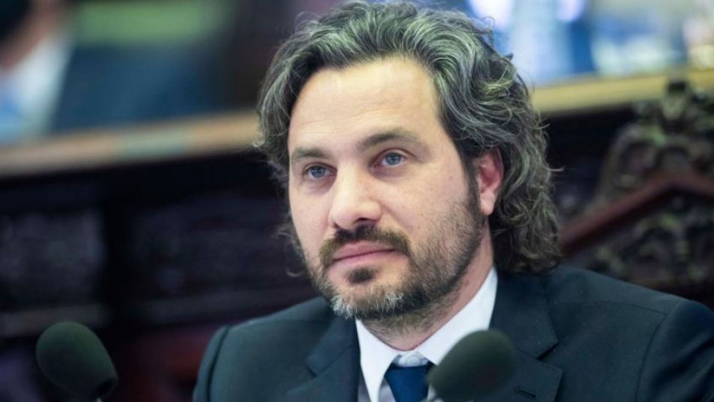 Santiago Cafiero le pidió a los jóvenes permanecer en el país y "no bajar los brazos"