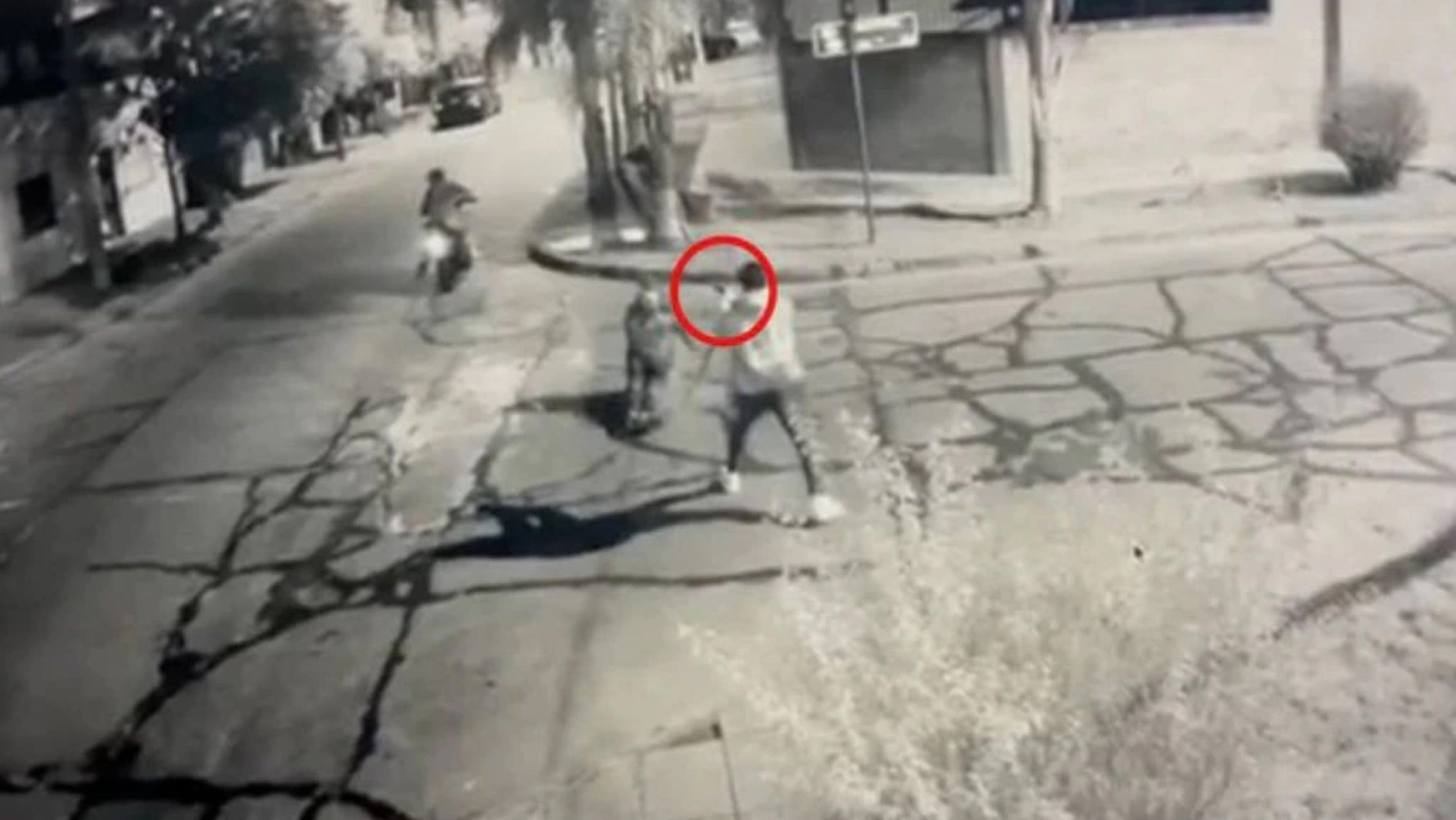 Un policía federal baleó a un delincuente que intentó robarle