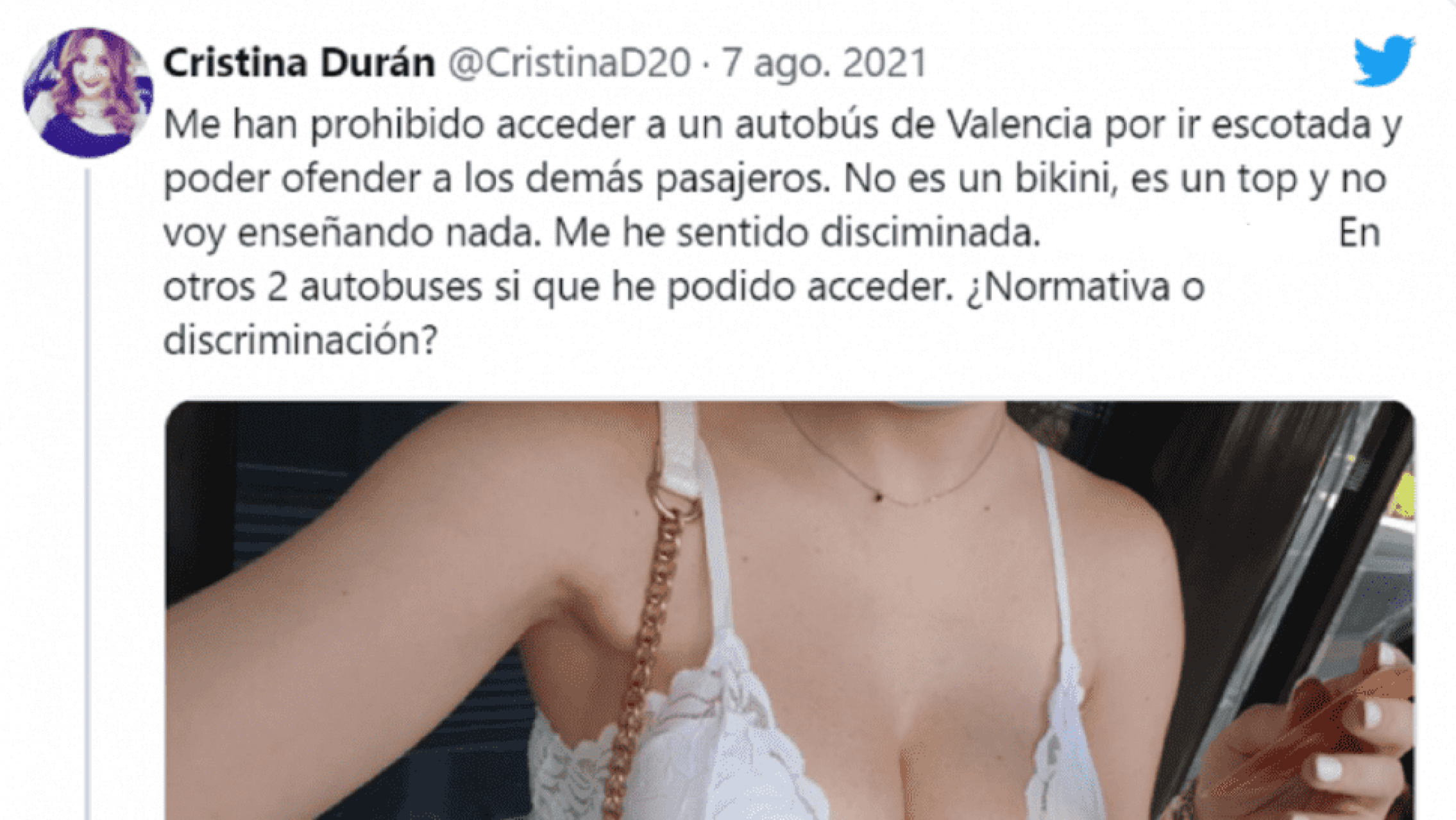 INSÓLITO: La obligaron a bajarse del colectivo por estar muy escotada