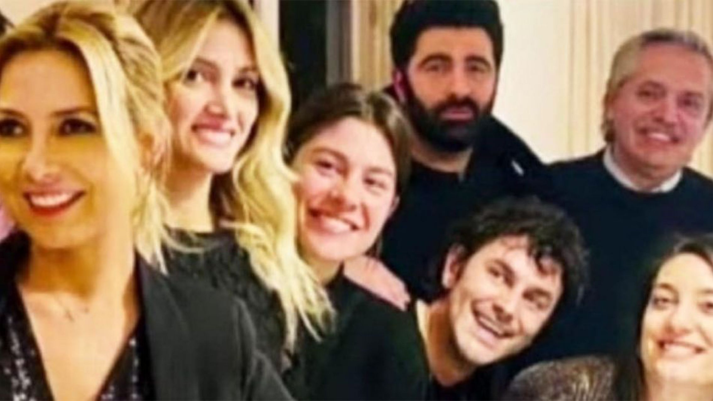 Se filtró una fotografía de Alberto Fernández festejando el cumpleaños de Fabiola Yáñez en la quinta de Olivos en tiempo de cuarentena estricta