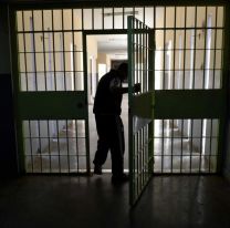 Un pedófilo fue asesinado por otros reclusos cuando ingresó a la cárcel