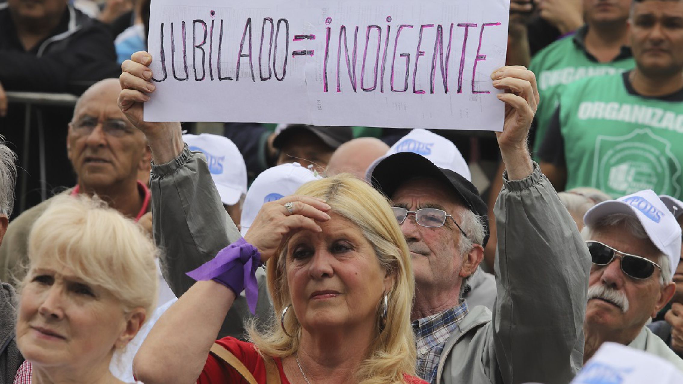 El Gobierno oficializó el bono de $55.000 para jubilados y pensionados