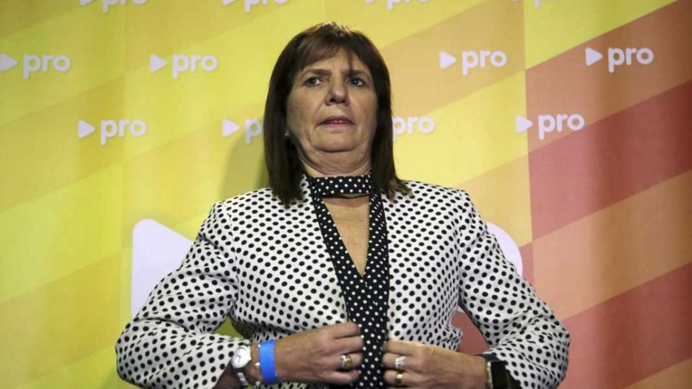 Con cacerolas y bombos, escracharon a Bullrich en San Isidro