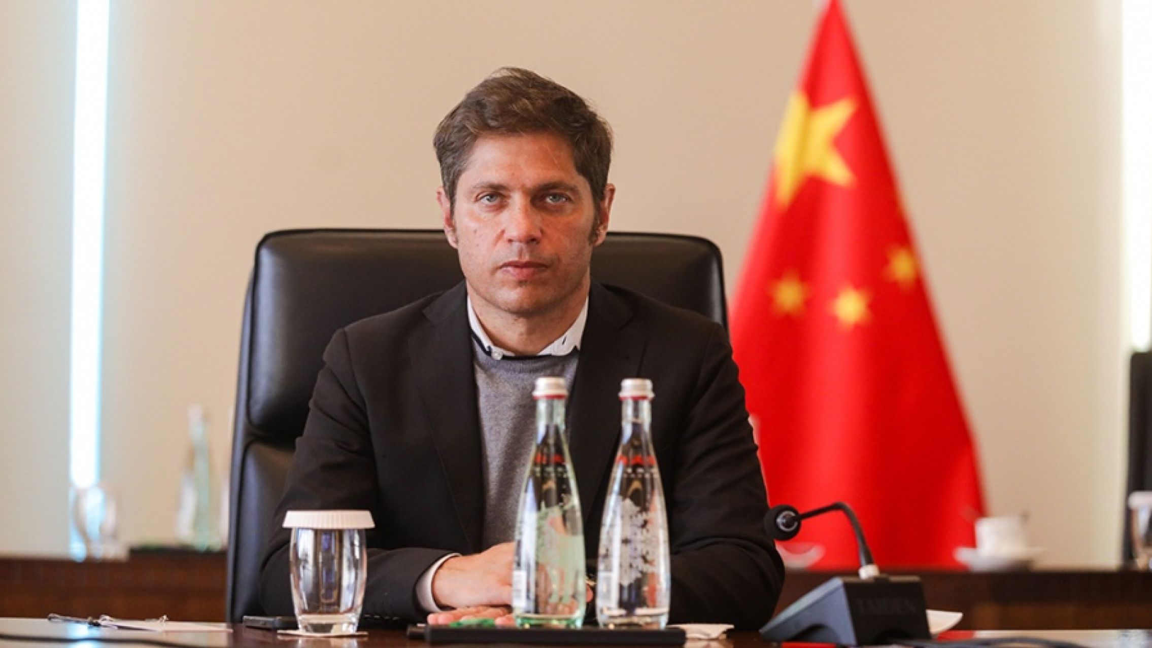 Tras los pasos de Putin: Kiciloff pide regular Facebook y Twitter