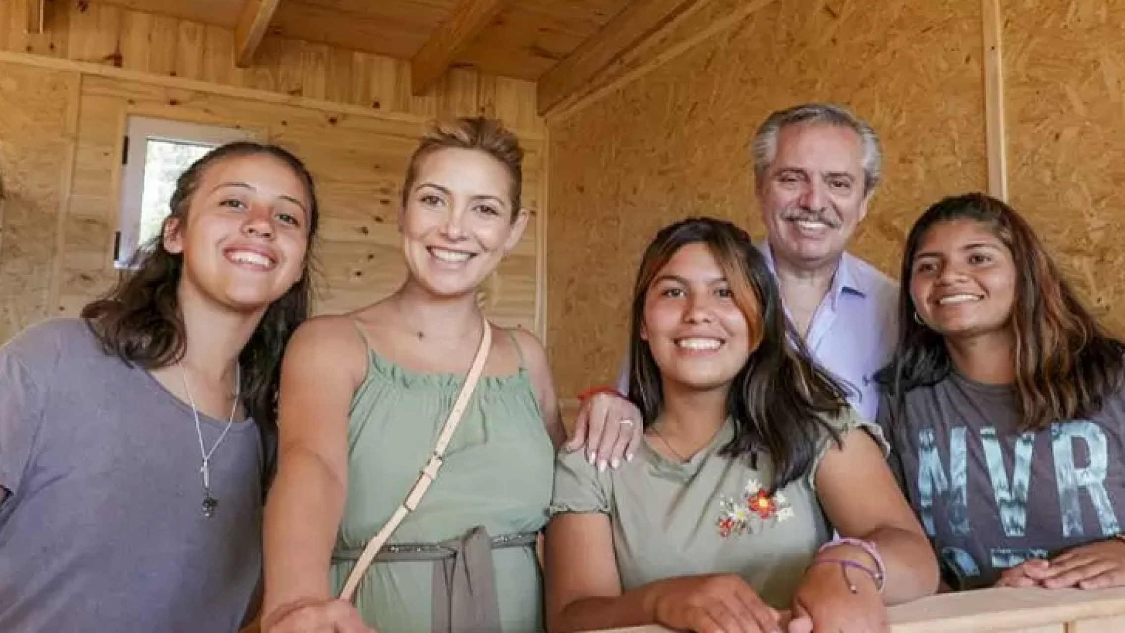 Alberto hizo una cabaña de machimbre y pino: gastó 10 millones de pesos