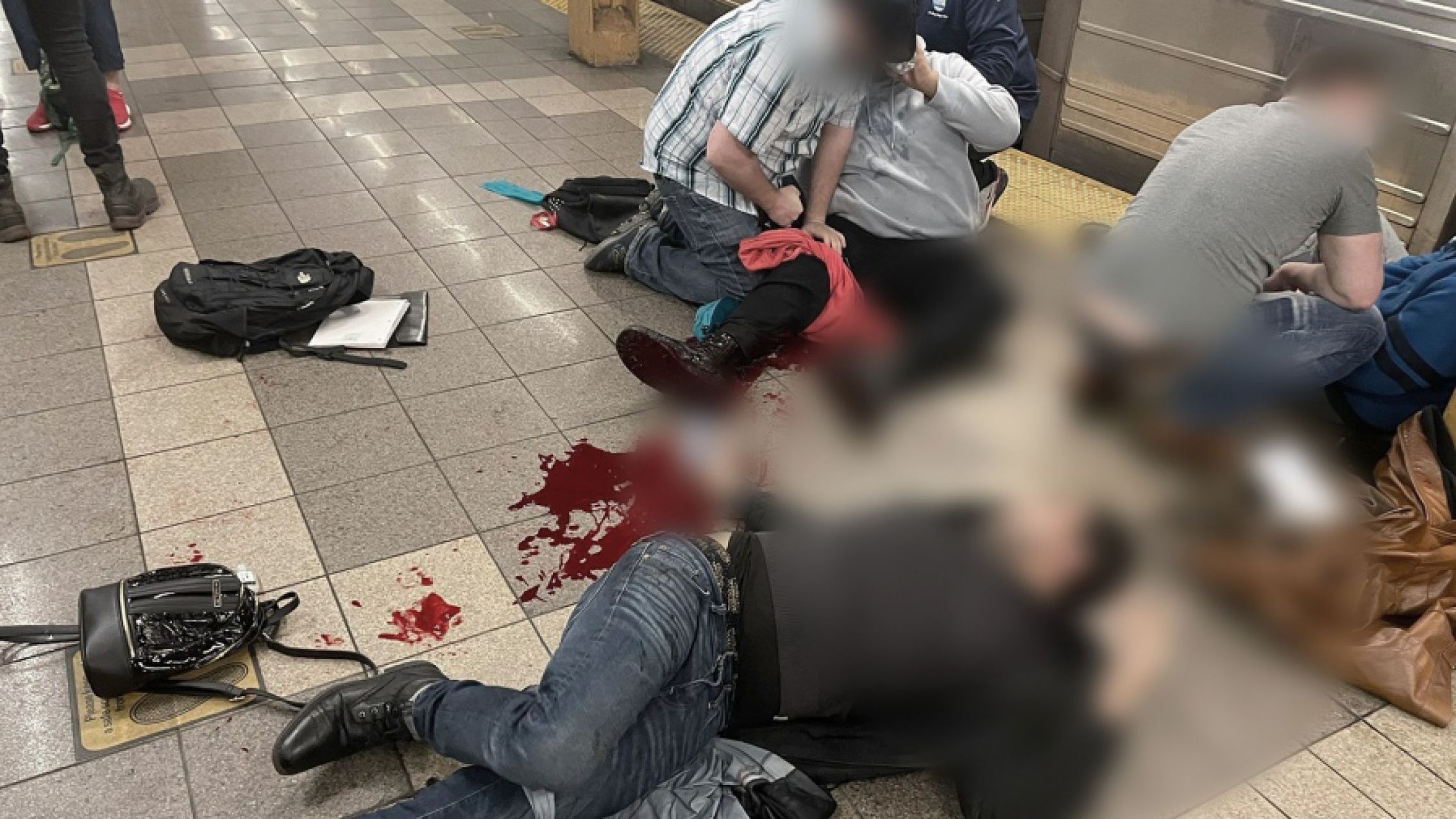 Nueva York: balearon a varias personas y hallaron explosivos sin detonar en el subte