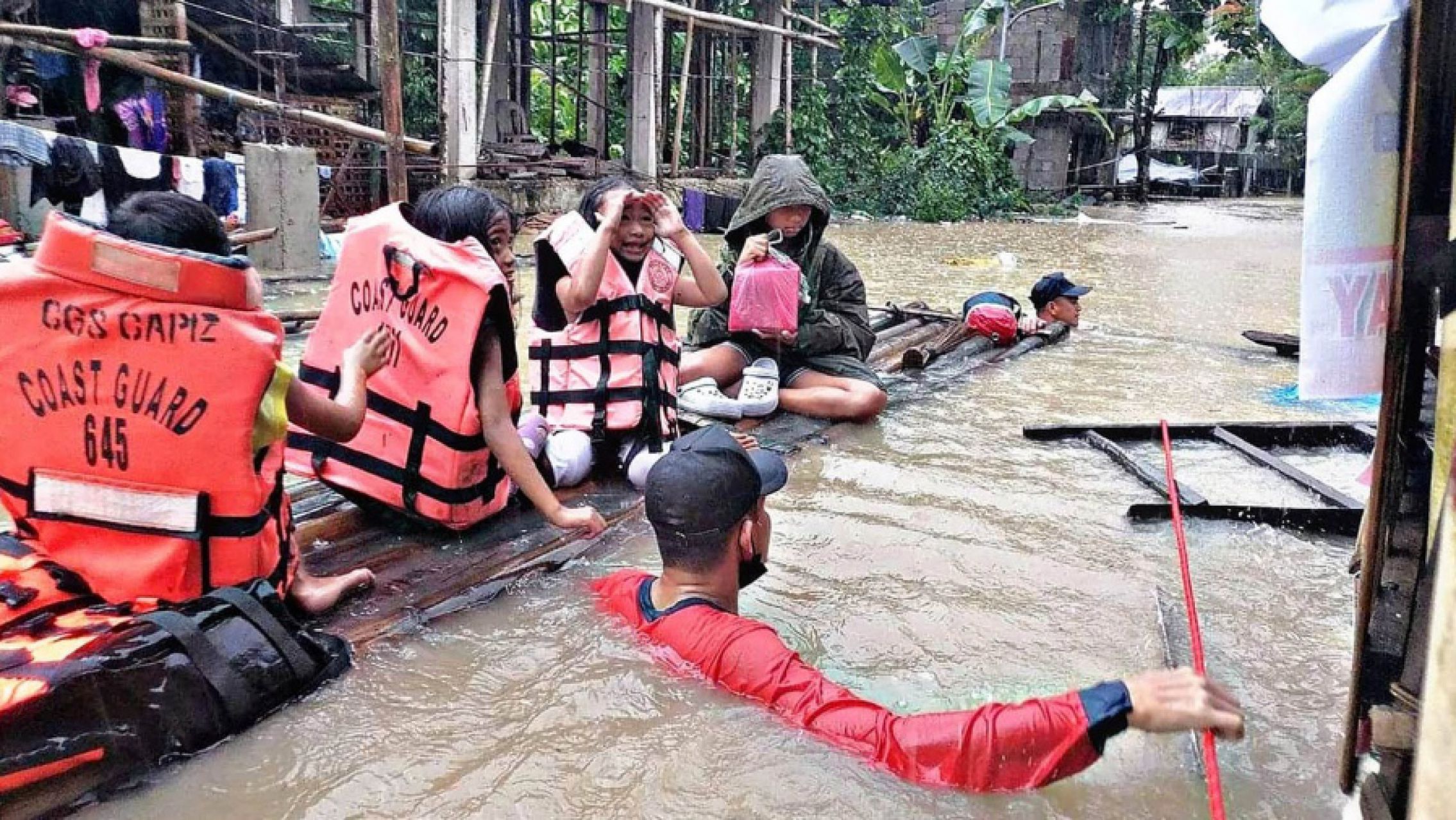 Filipinas: 133 muertos por una trágica tormenta tropical