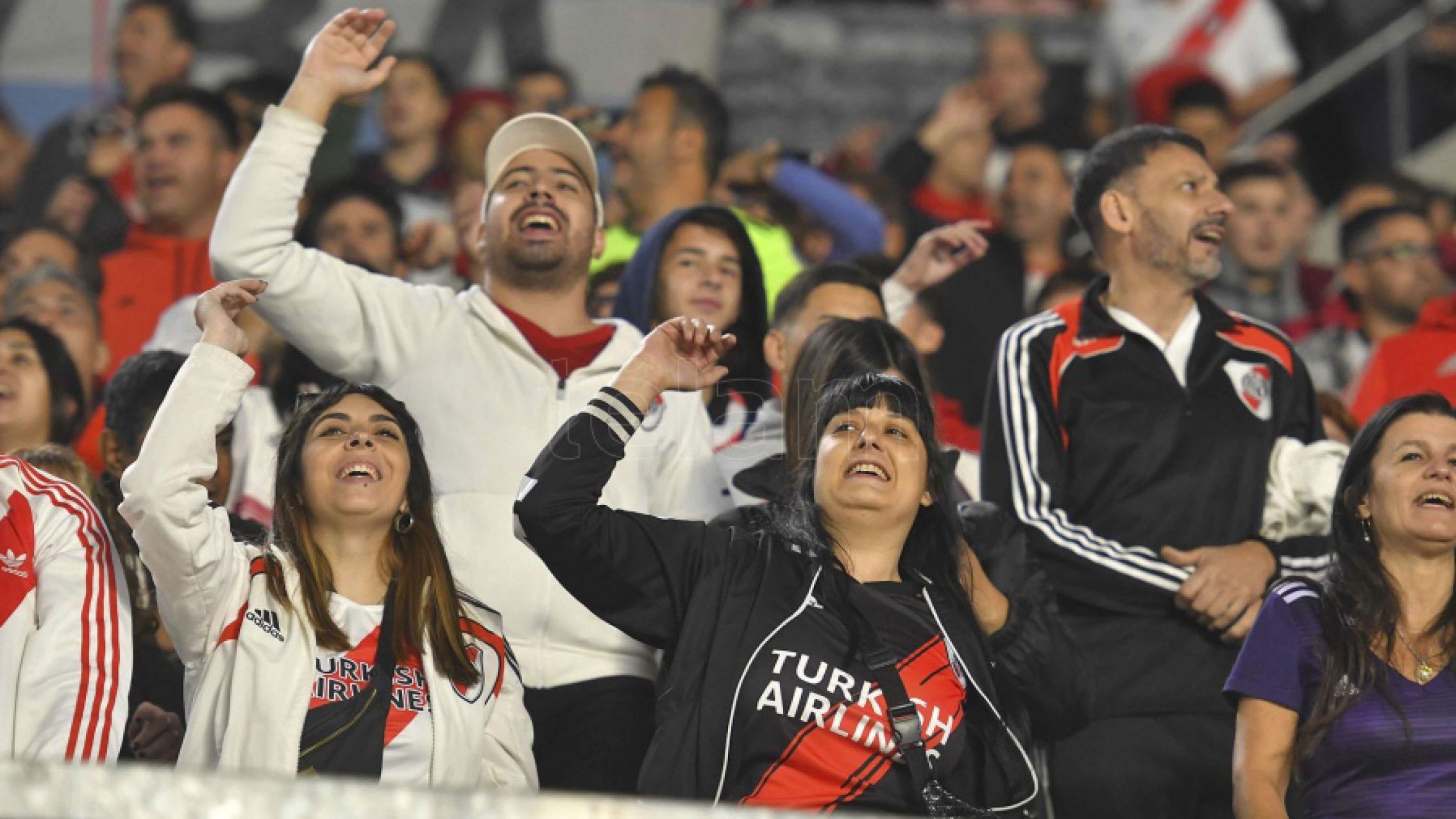 ¿Racismo o folklore? El gesto de un hincha que podría valer un castigo para River