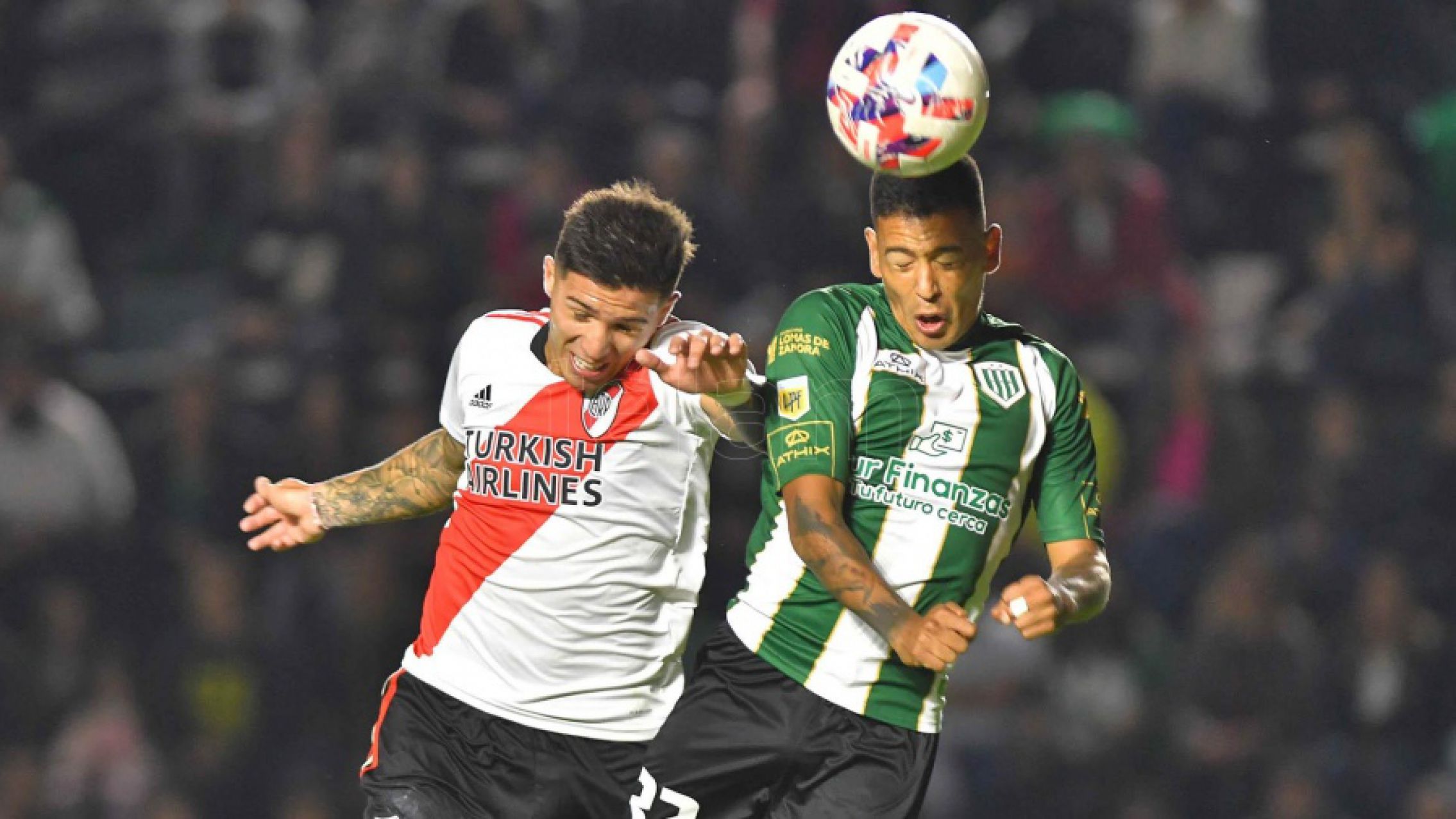 Con un penal dudoso, River le dio vuelta el partido a Banfield