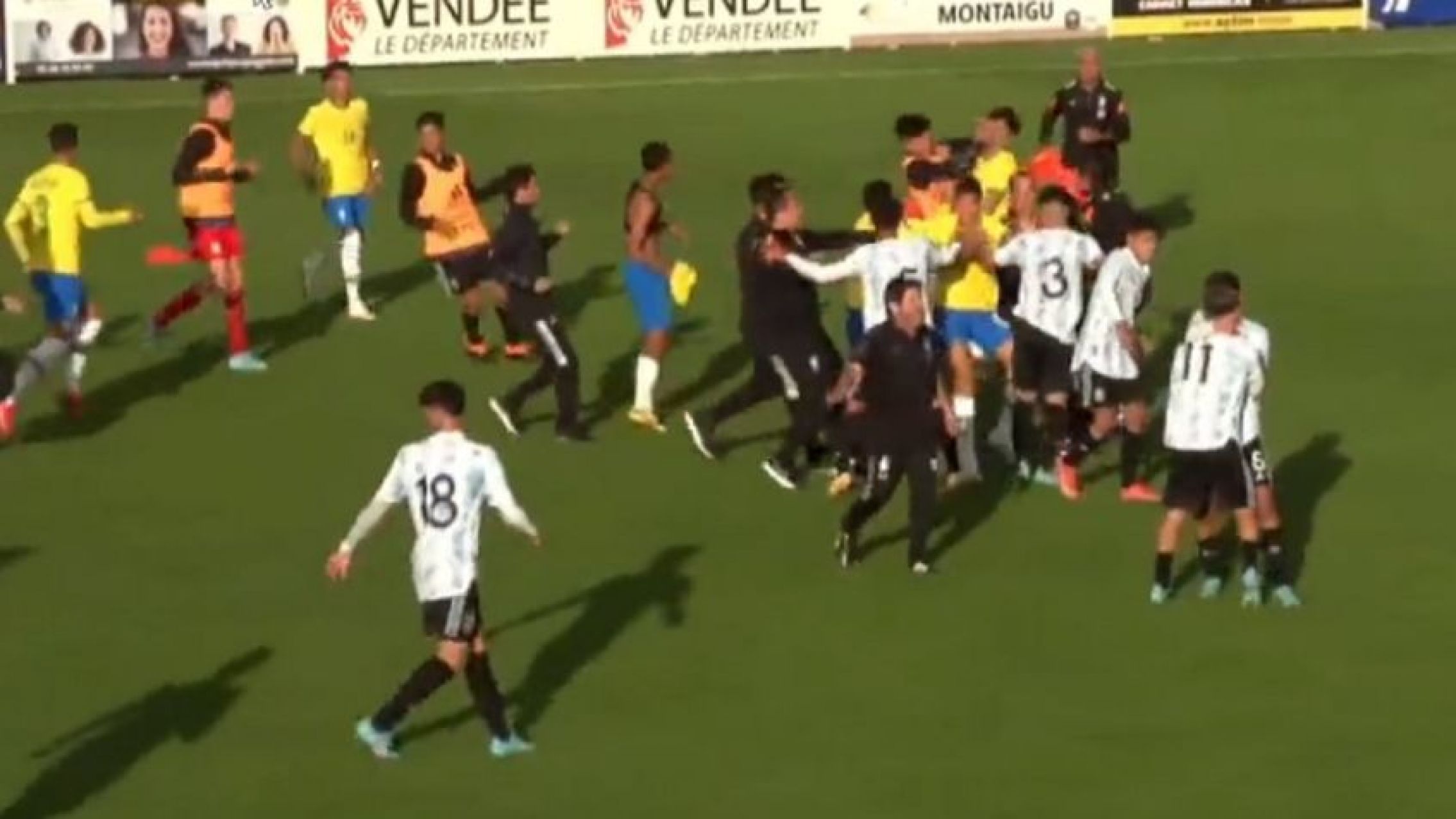 A las piñas: Argentina perdió la final del Mundialito Sub 17 y terminó con escándalo