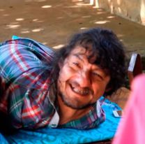 No tiene brazos ni piernas y crió solo a sus hijas