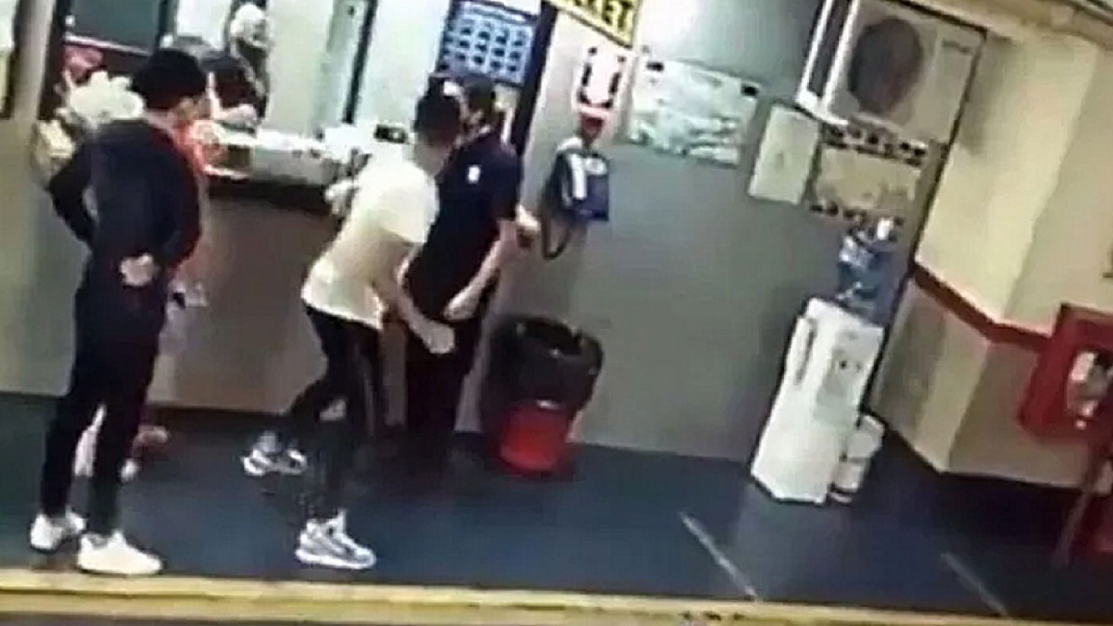 Se entregó el adolescente que golpeó y noqueó al playero